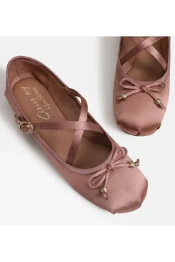 Circus NY | Zuri Flat