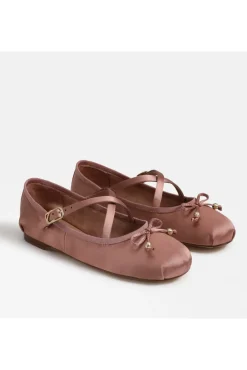 Circus NY | Zuri Flat