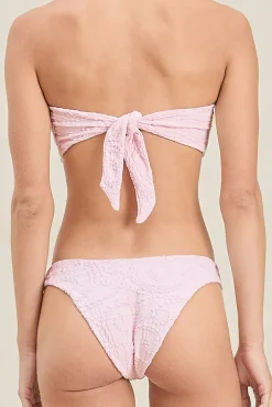 Devon Windsor | Camden Bottom