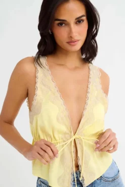 Rumored | Lady Lace Top