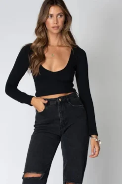 Stillwater | V-Neck Crop - Black